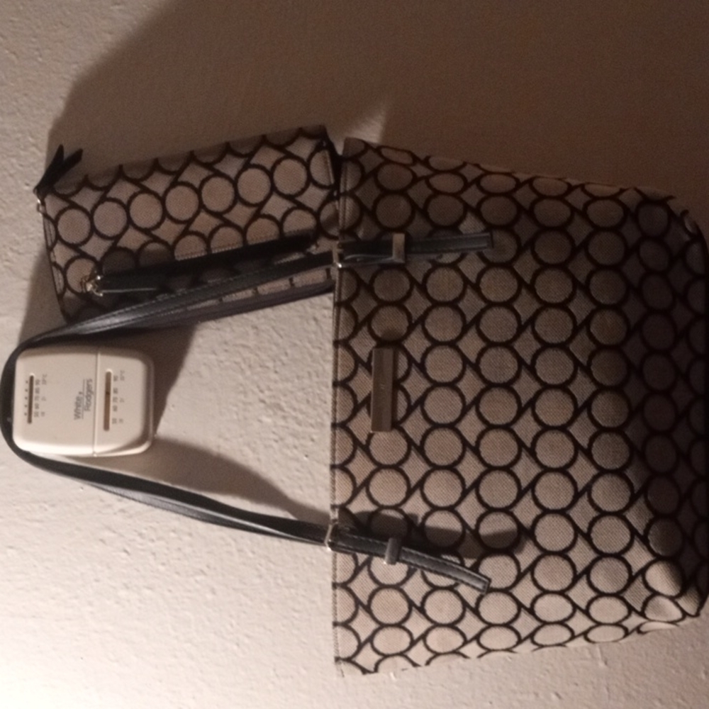 Beautiful nine west purse new all purses I sell r new